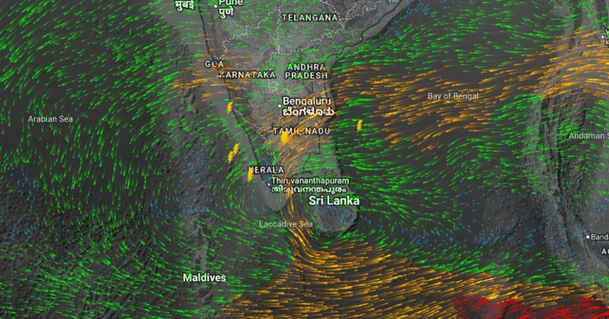 चेन्नई के दक्षिण–पूर्व में समुद्र (Southwest Bay of Bengal–Sri Lanka के पास) हवा के घुमाव का बड़ा चक्र दिख रहा है।